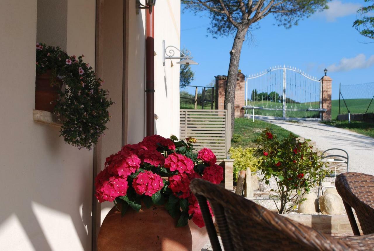 Le Maraclà Country House Iesi Exterior foto
